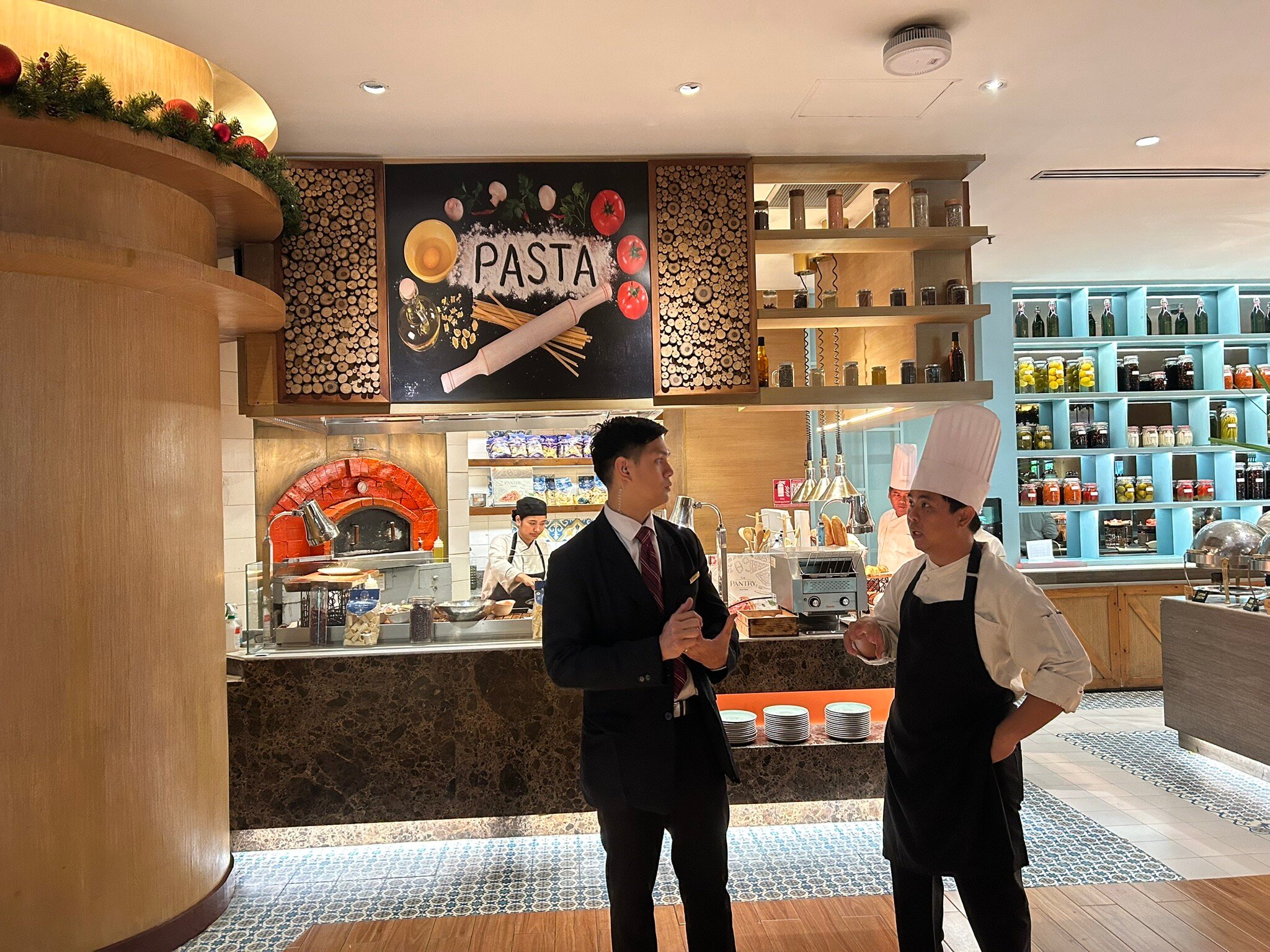 行家点评（肆意行凶势难容，阴正腊月早迎春）猜一准确数字